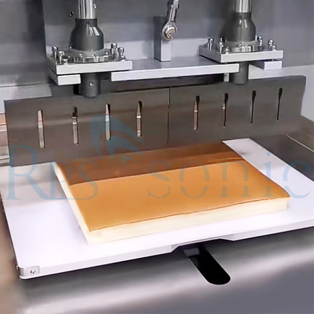 Coupeur ultrasonique de nourriture de d&eacute;coupeuse ultrasonique de 20KHZ 1000W pour la coupe de g&acirc;teau
