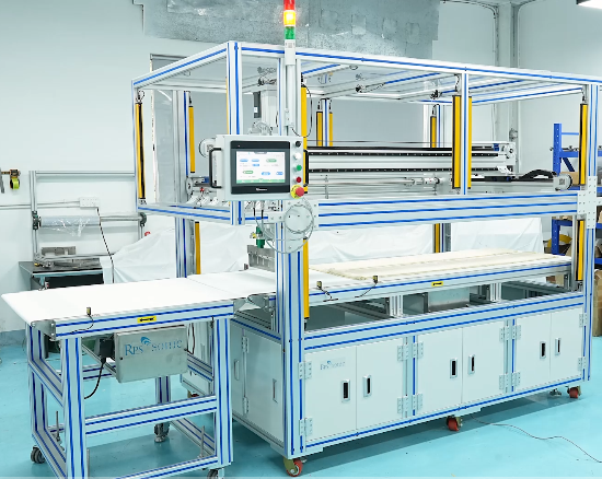 Technologie de d&eacute;coupe des aliments par ultrasons avec bande transporteuse 