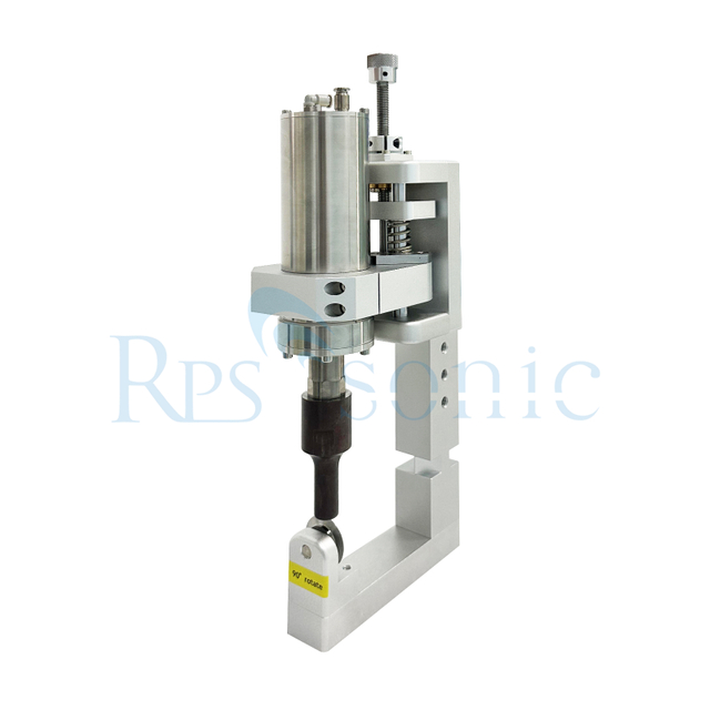 Machine de scellage et de d&eacute;coupe par ultrasons avec Machine de refendage &agrave; roue &agrave; rouleaux pour le soudage et la d&eacute;coupe de tissus